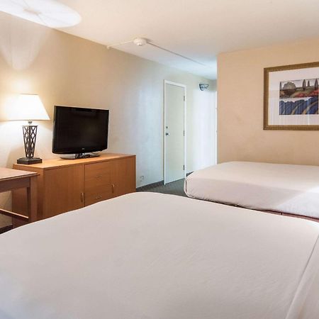 Rodeway Inn Duncanville Ngoại thất bức ảnh
