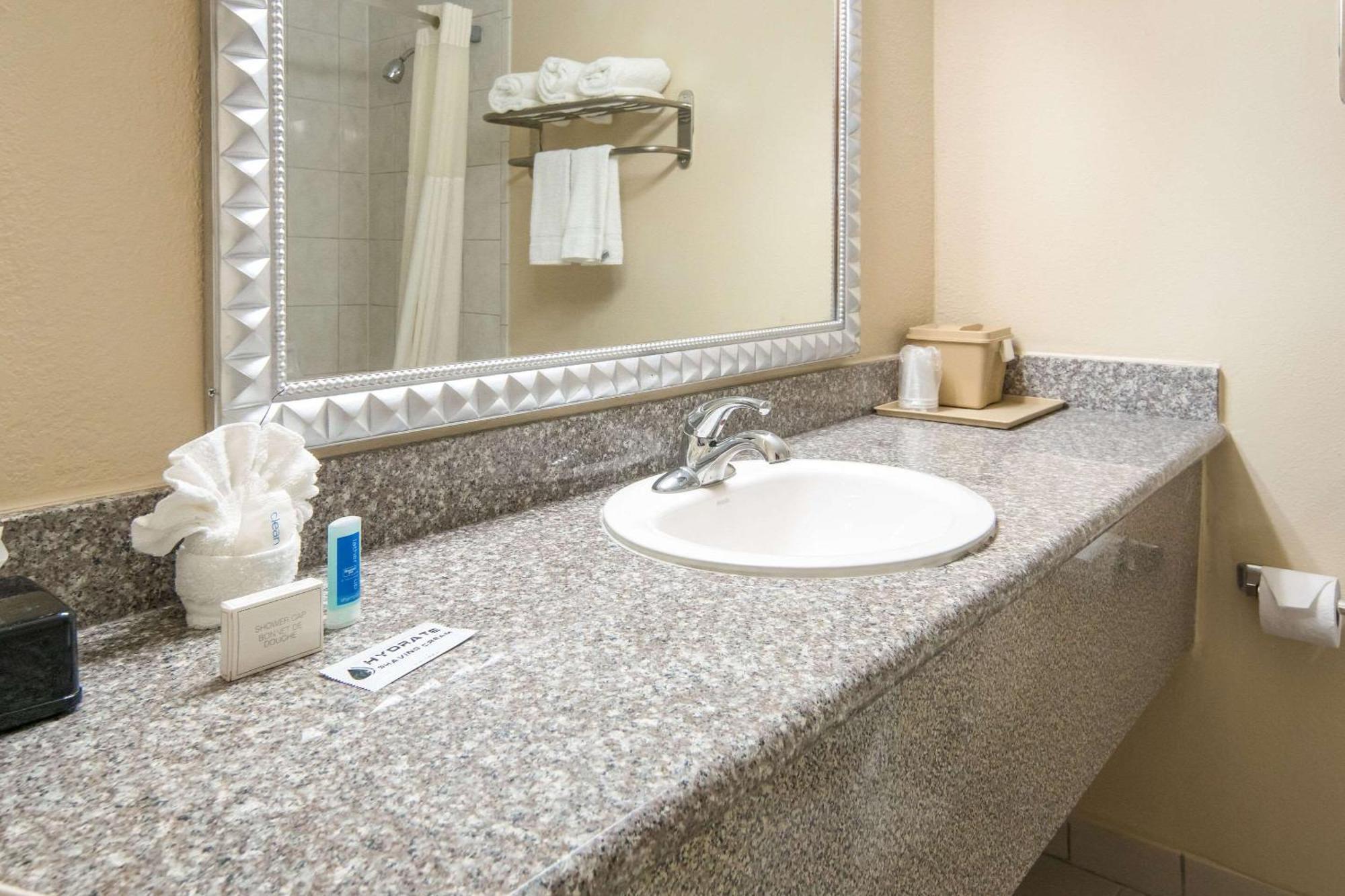 Rodeway Inn Duncanville Ngoại thất bức ảnh