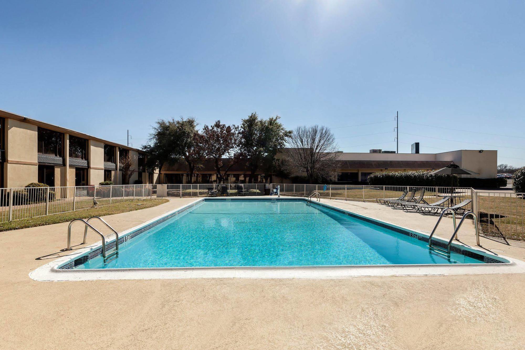 Rodeway Inn Duncanville Ngoại thất bức ảnh