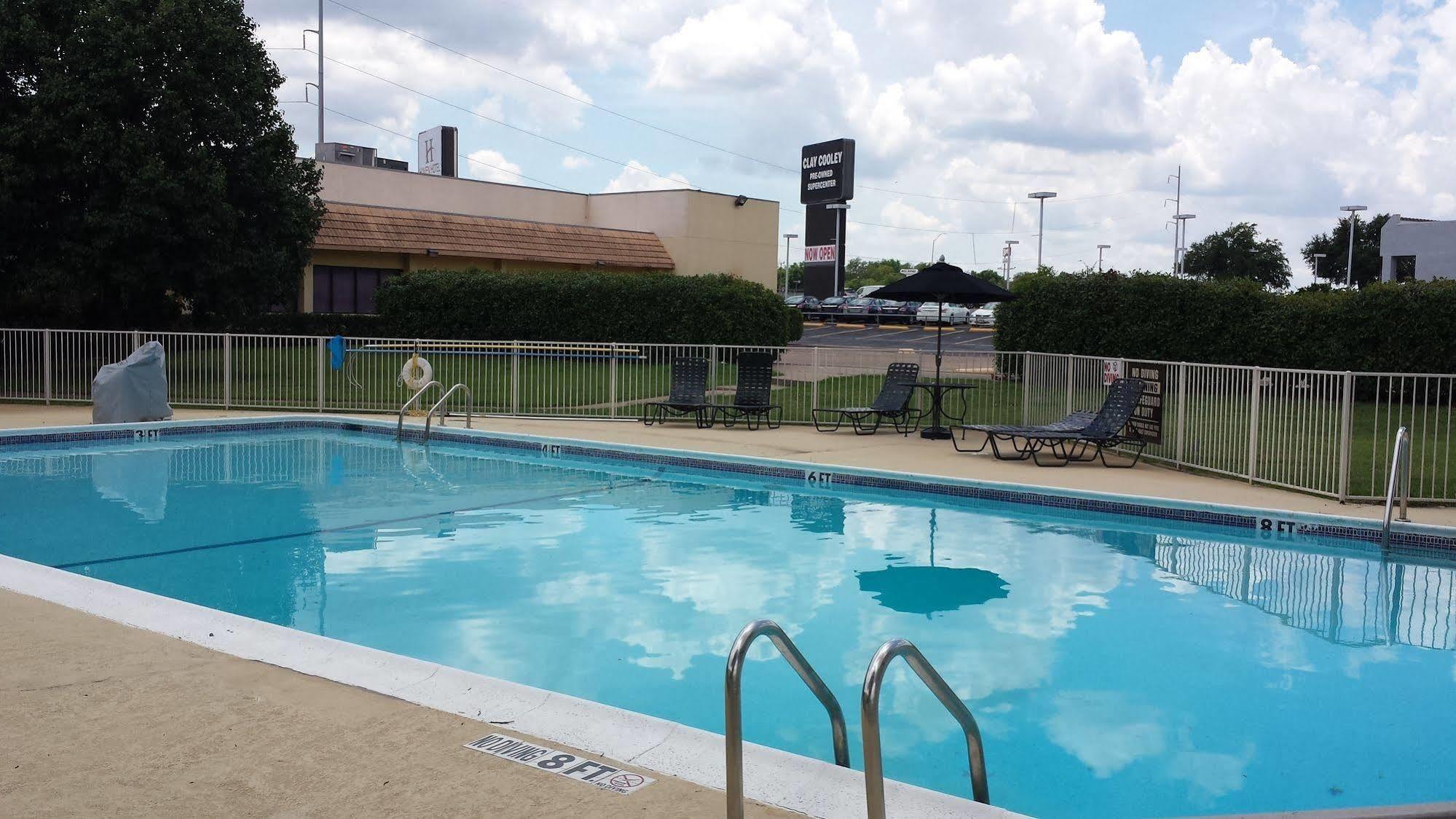 Rodeway Inn Duncanville Ngoại thất bức ảnh